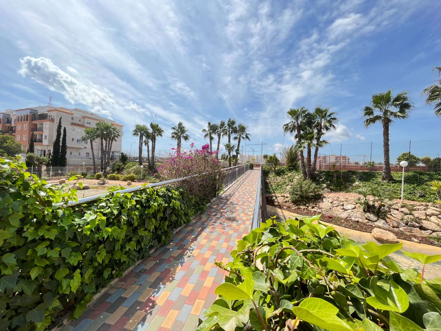 Hermoso apartamento en el último piso en el popular Laguna Golf