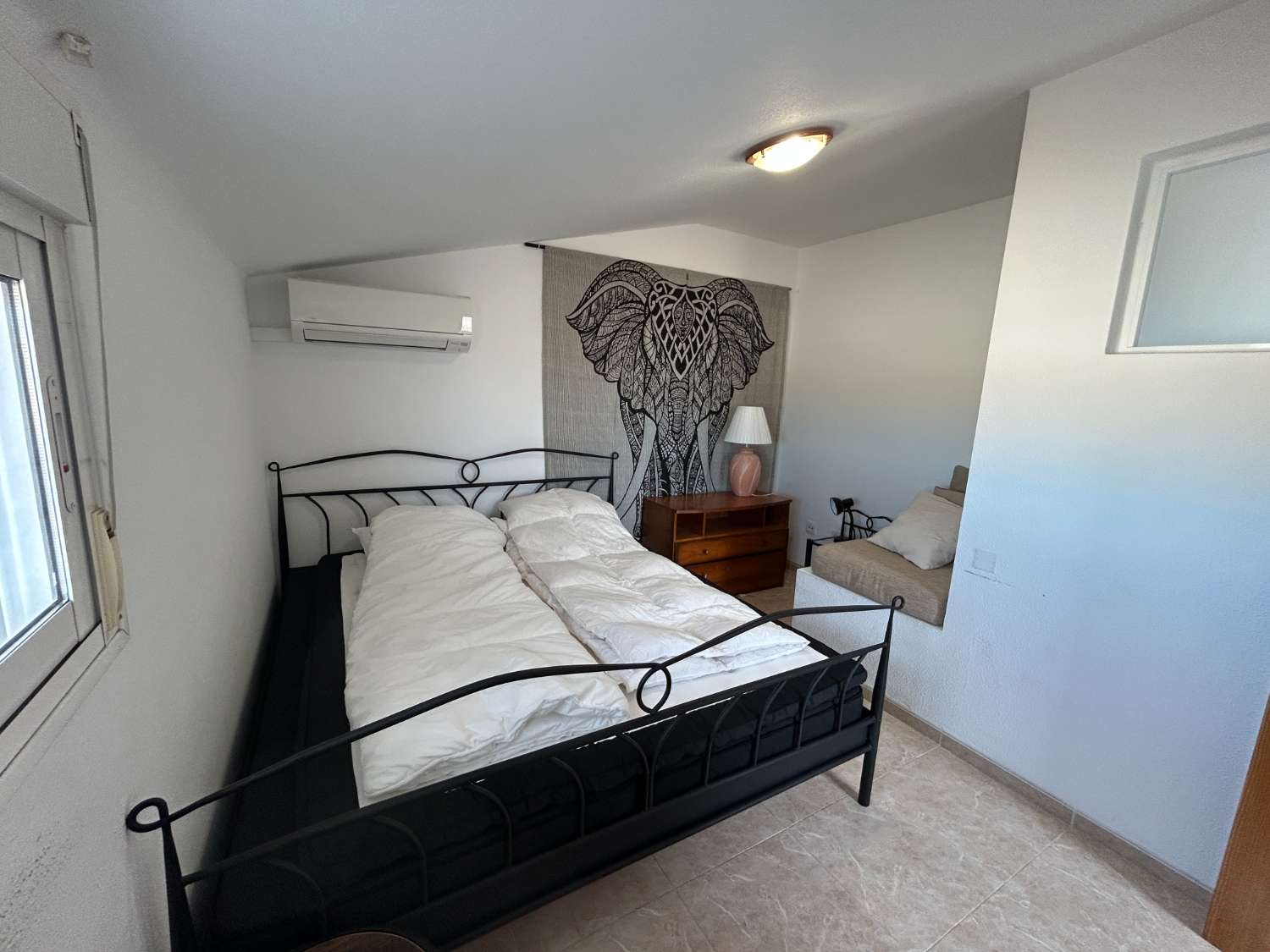 Hermoso apartamento en el último piso en el popular Laguna Golf