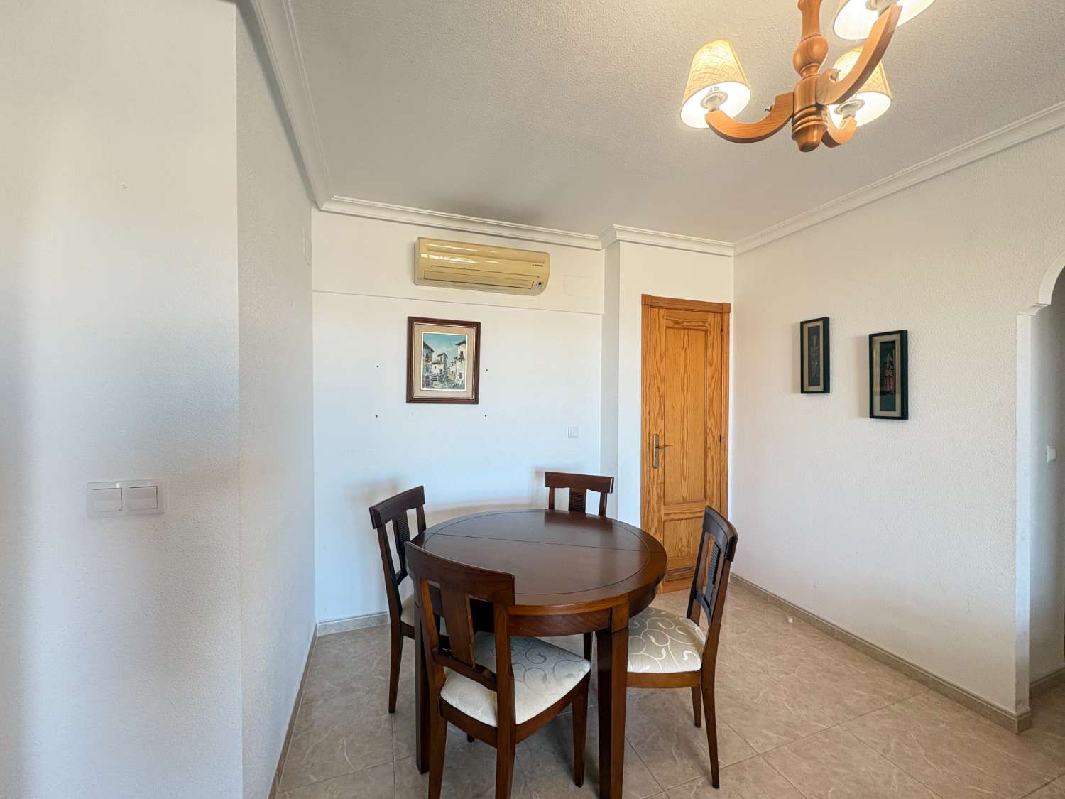 Hermoso apartamento en el último piso en el popular Laguna Golf