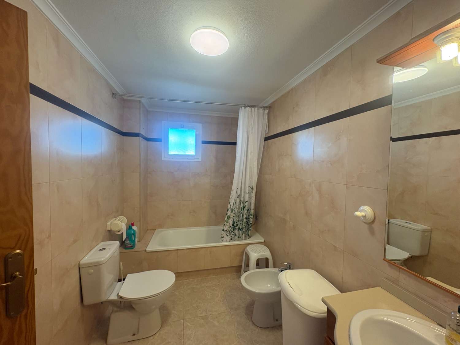 Hermoso apartamento en el último piso en el popular Laguna Golf