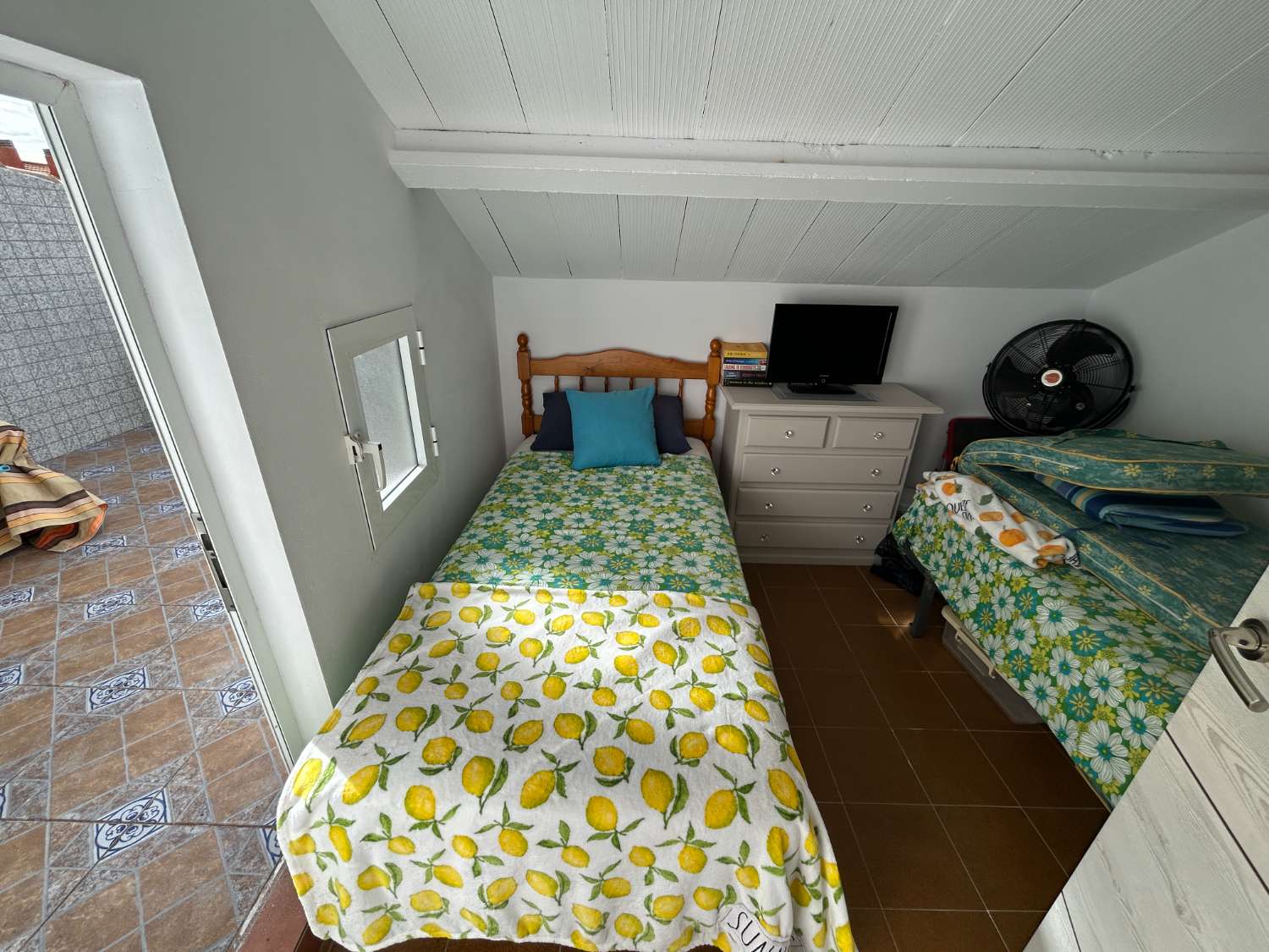 Casa adosada de 4 dormitorios y 2 baños en La Zenia