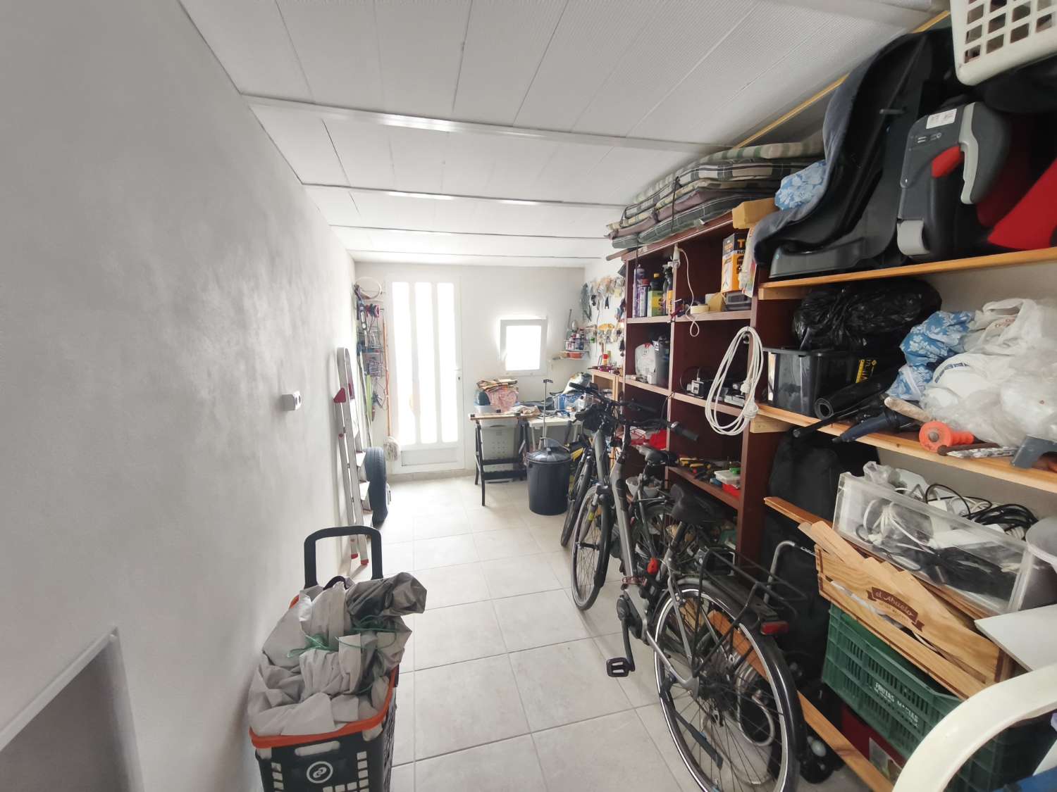 Casa adosada de 4 dormitorios y 2 baños en La Zenia