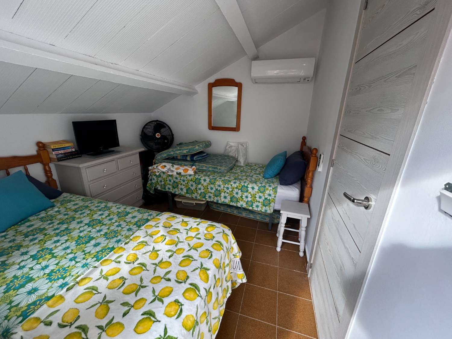 Casa adosada de 4 dormitorios y 2 baños en La Zenia