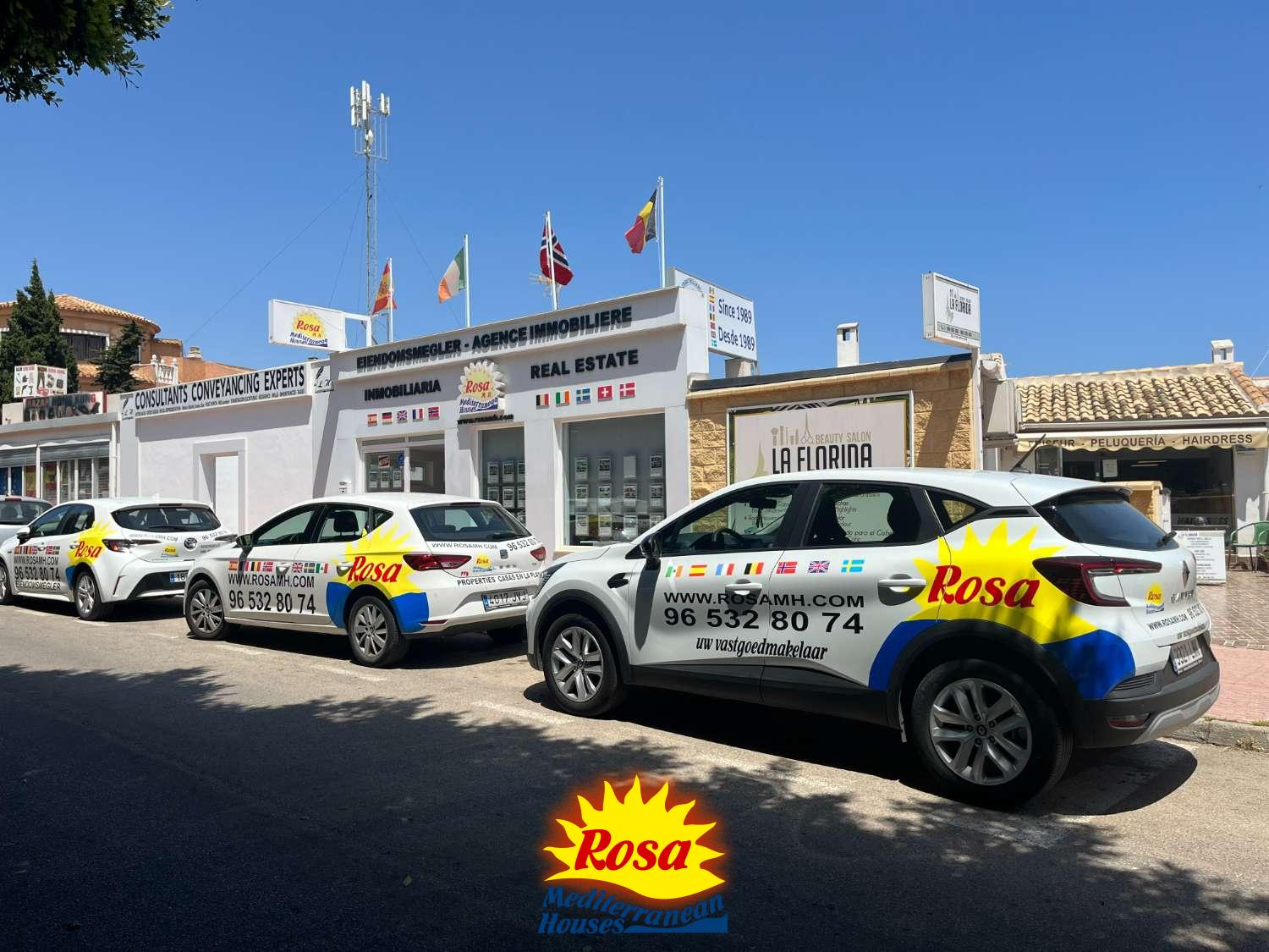 Casa adosada de 4 dormitorios y 2 baños en La Zenia