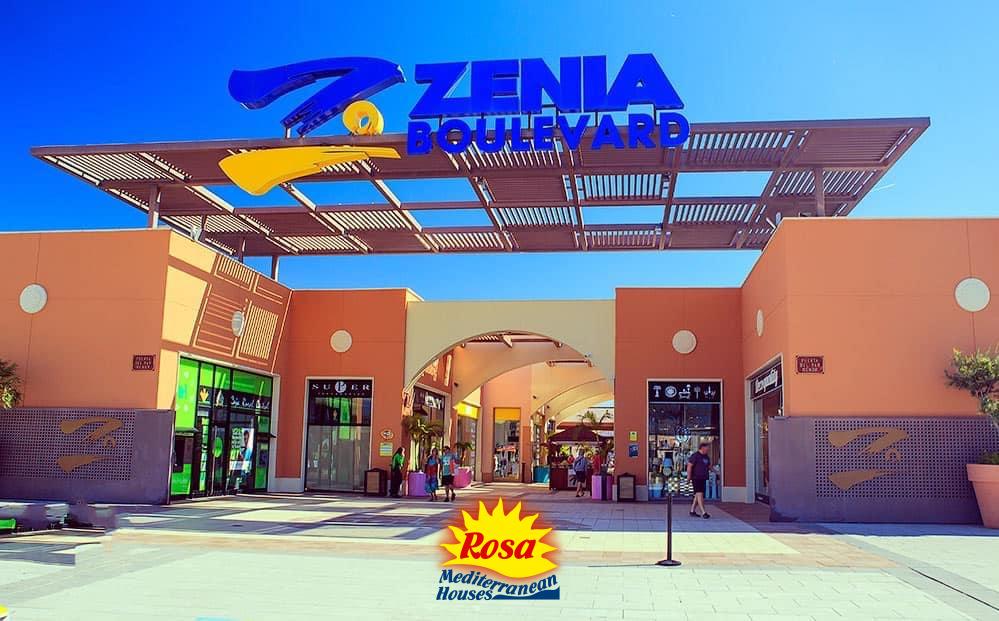 Casa adosada de 4 dormitorios y 2 baños en La Zenia