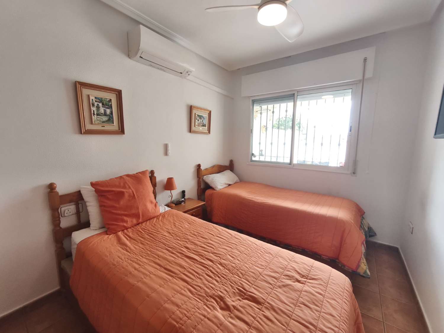 Casa adosada de 4 dormitorios y 2 baños en La Zenia