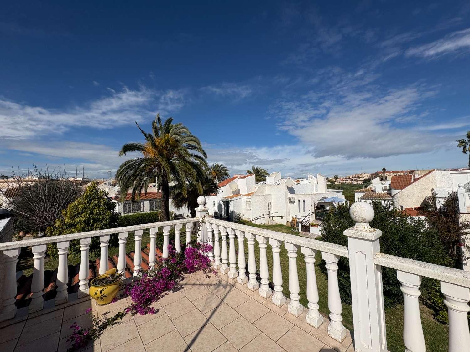 Bungalow te koop in een omheinde Urbanisasion.