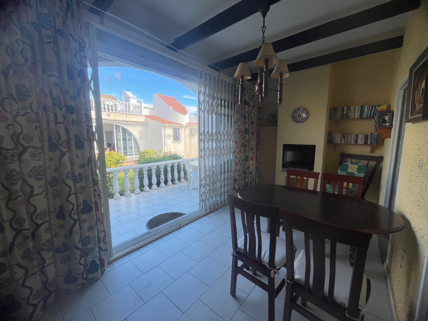 Bungalow te koop in een omheinde Urbanisasion.