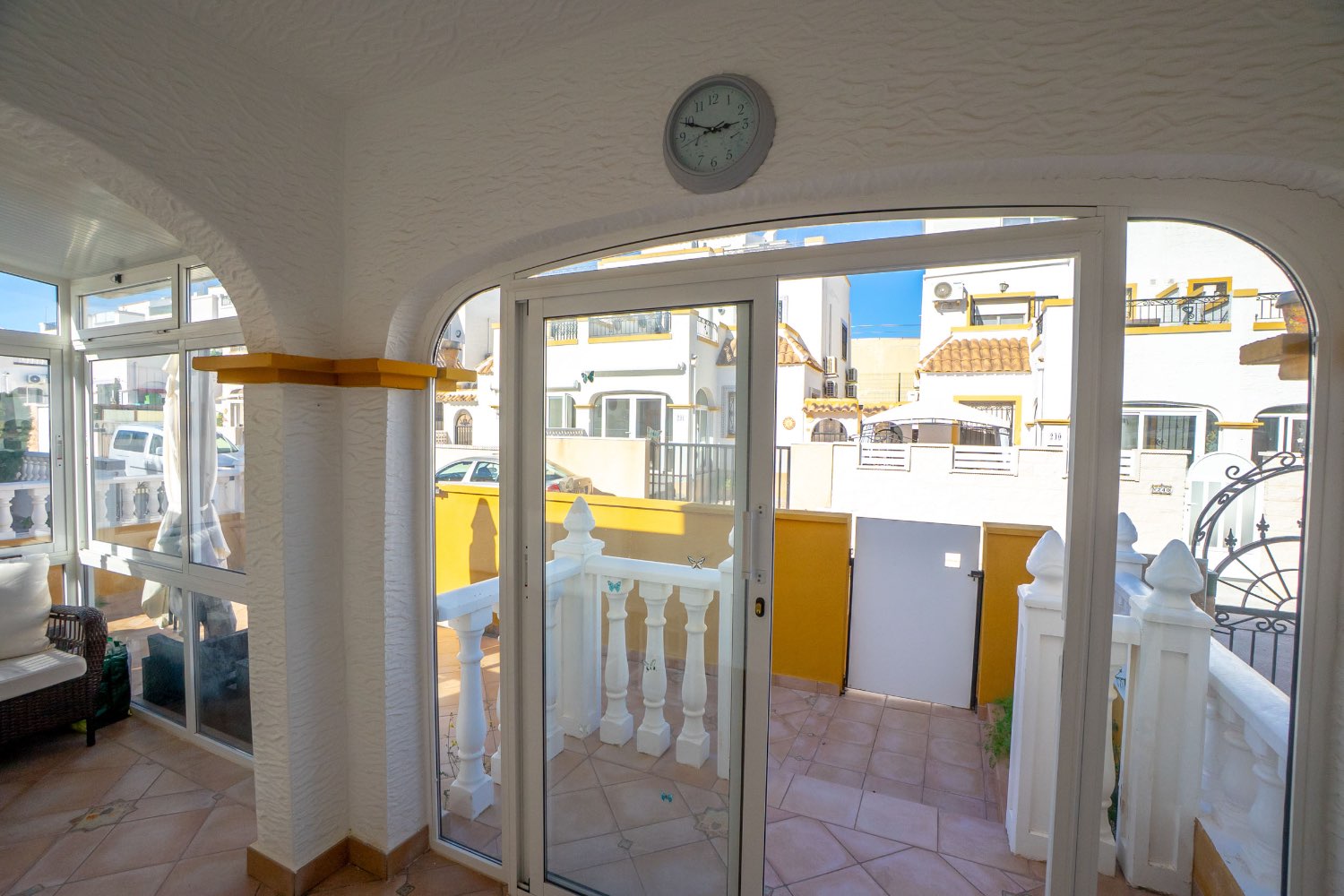 Duplex situado en los altos con 3 dormitorios ,2 baños, y piscina !