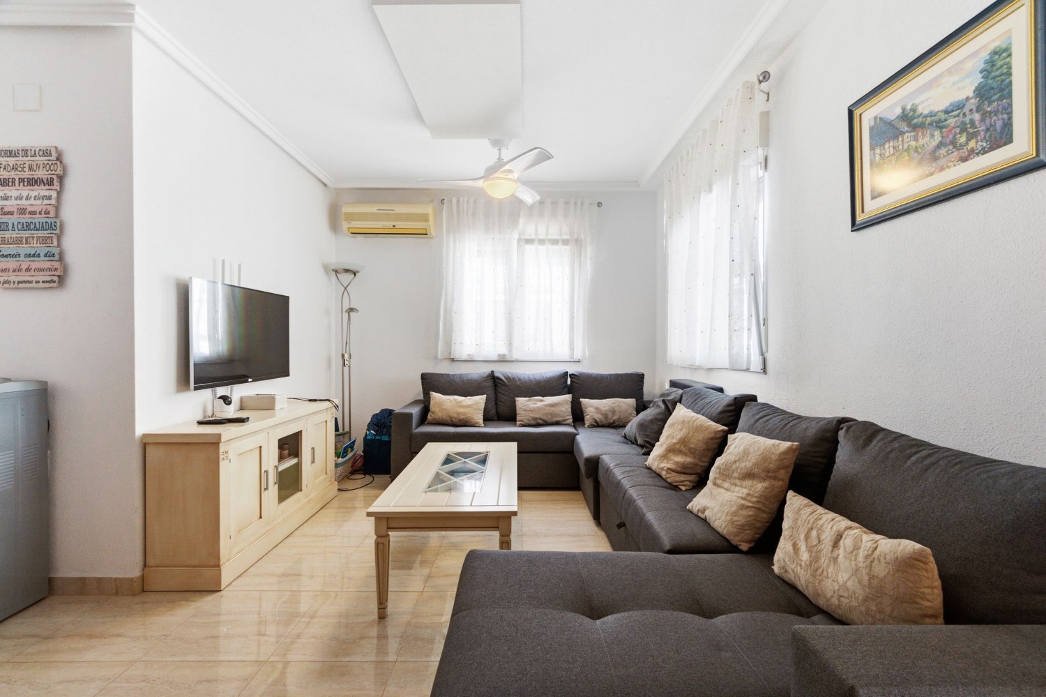 Duplex situado en los altos con 3 dormitorios ,2 baños, y piscina !