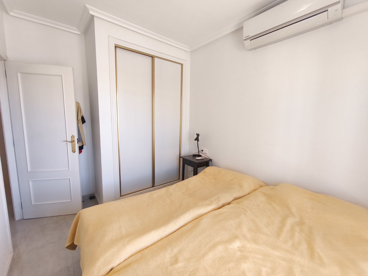 Dúplex orientado al sur con parcela en la esquina 3 dormitorios , 3 baños garage subterráneo