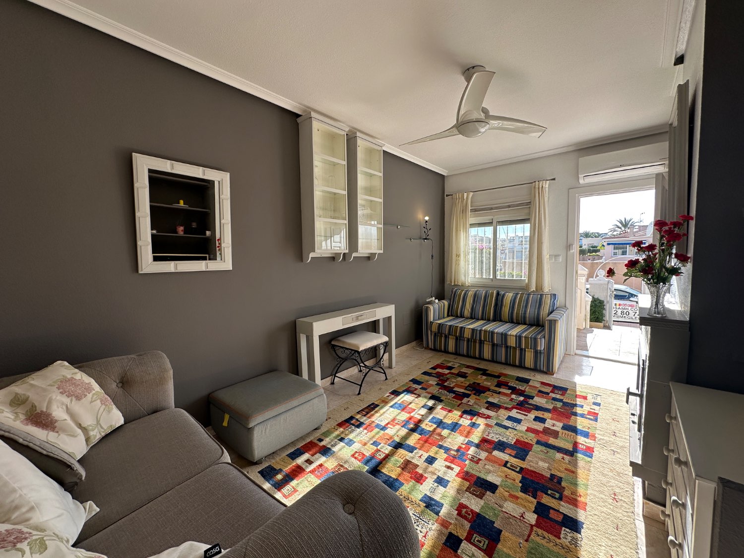 Bungalow situado en la Florida con 2 dormitorios  1baño y piscina comunitaria