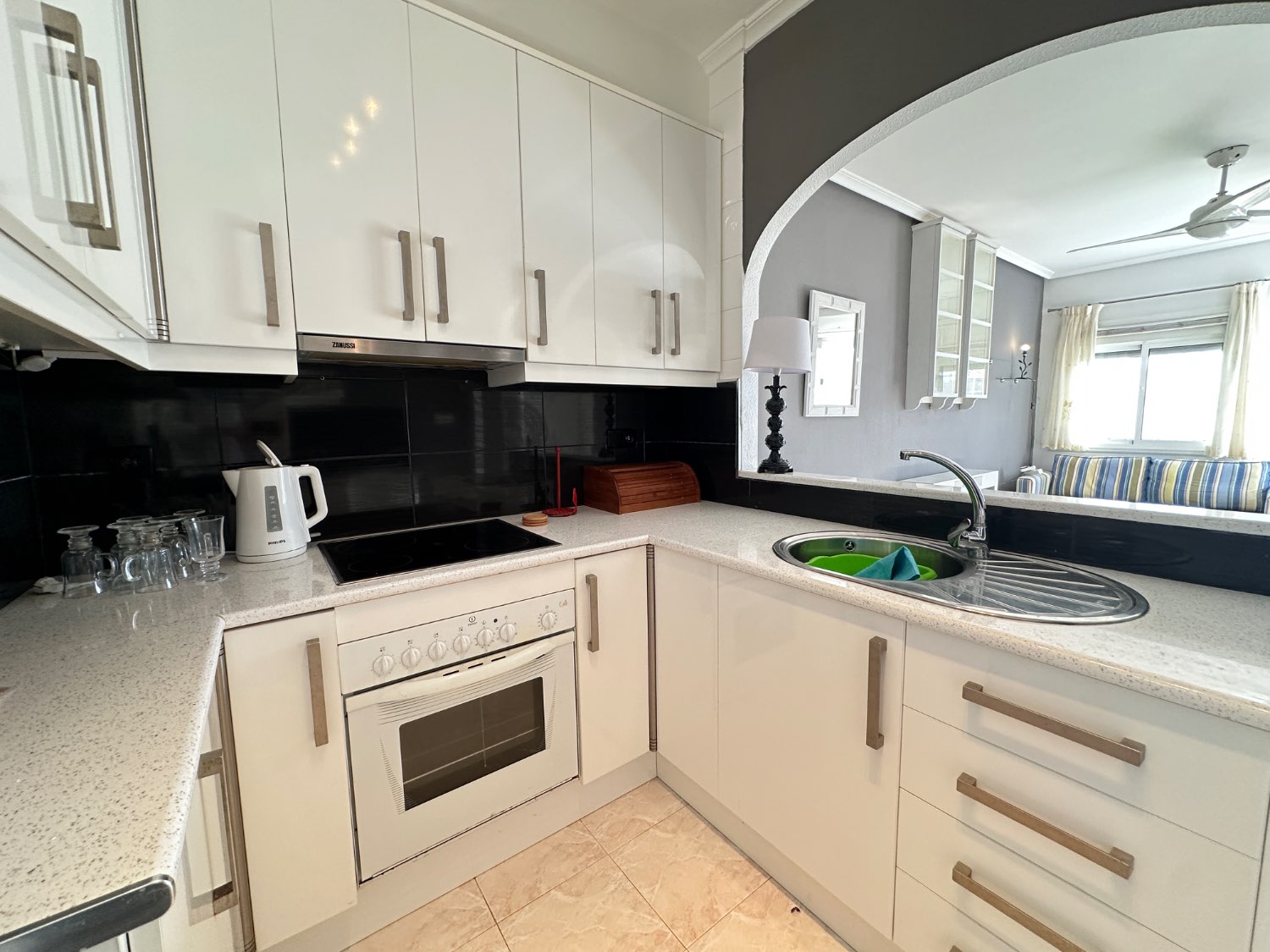 Bungalow situado en la Florida con 2 dormitorios  1baño y piscina comunitaria