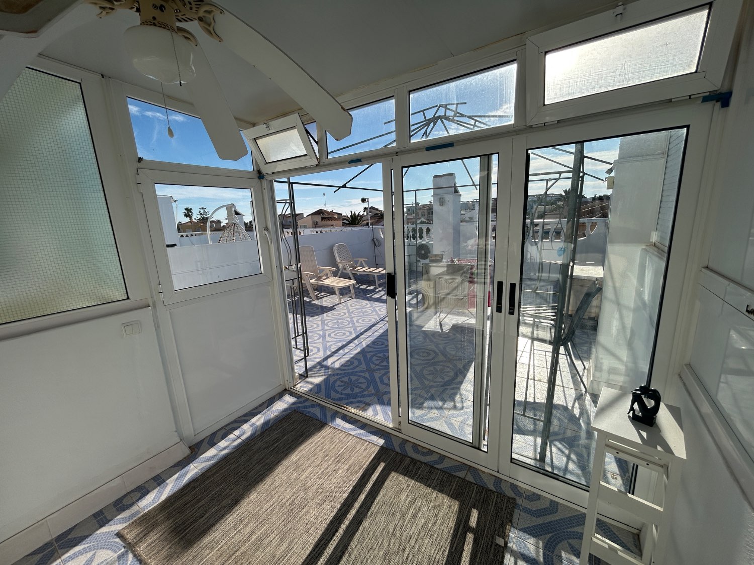 Bungalow situado en la Florida con 2 dormitorios  1baño y piscina comunitaria