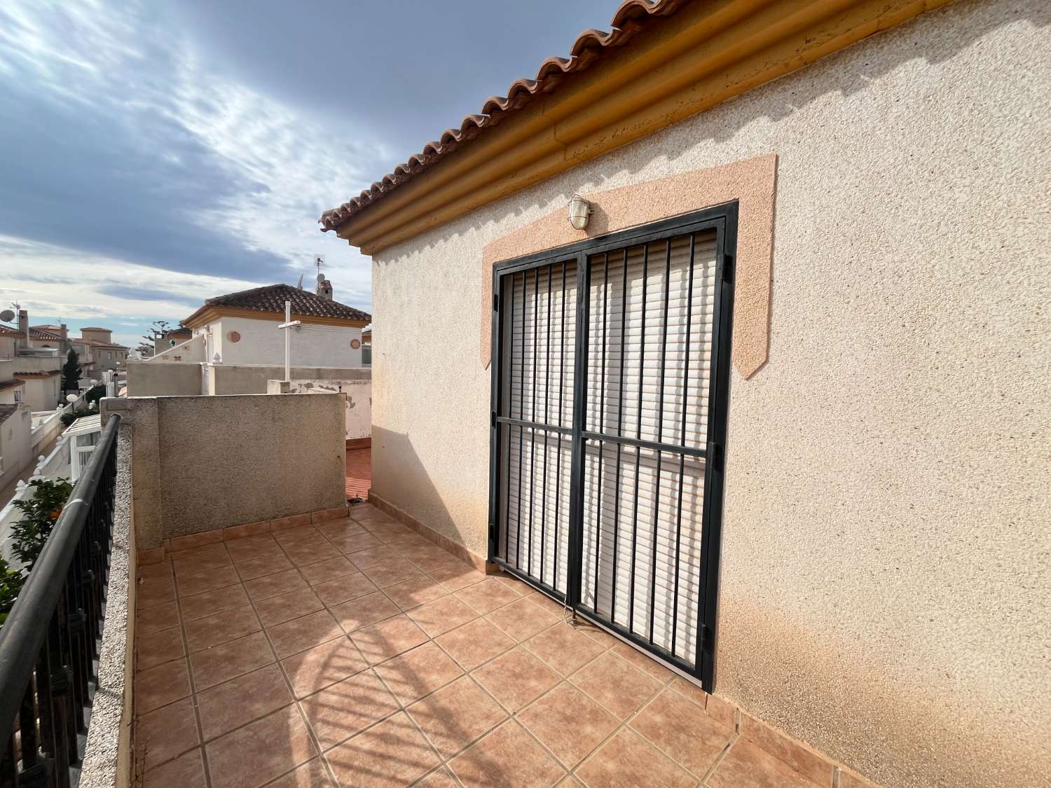 Casa de 2 dormitorios con piscina comunitaria en Playa Flamenca