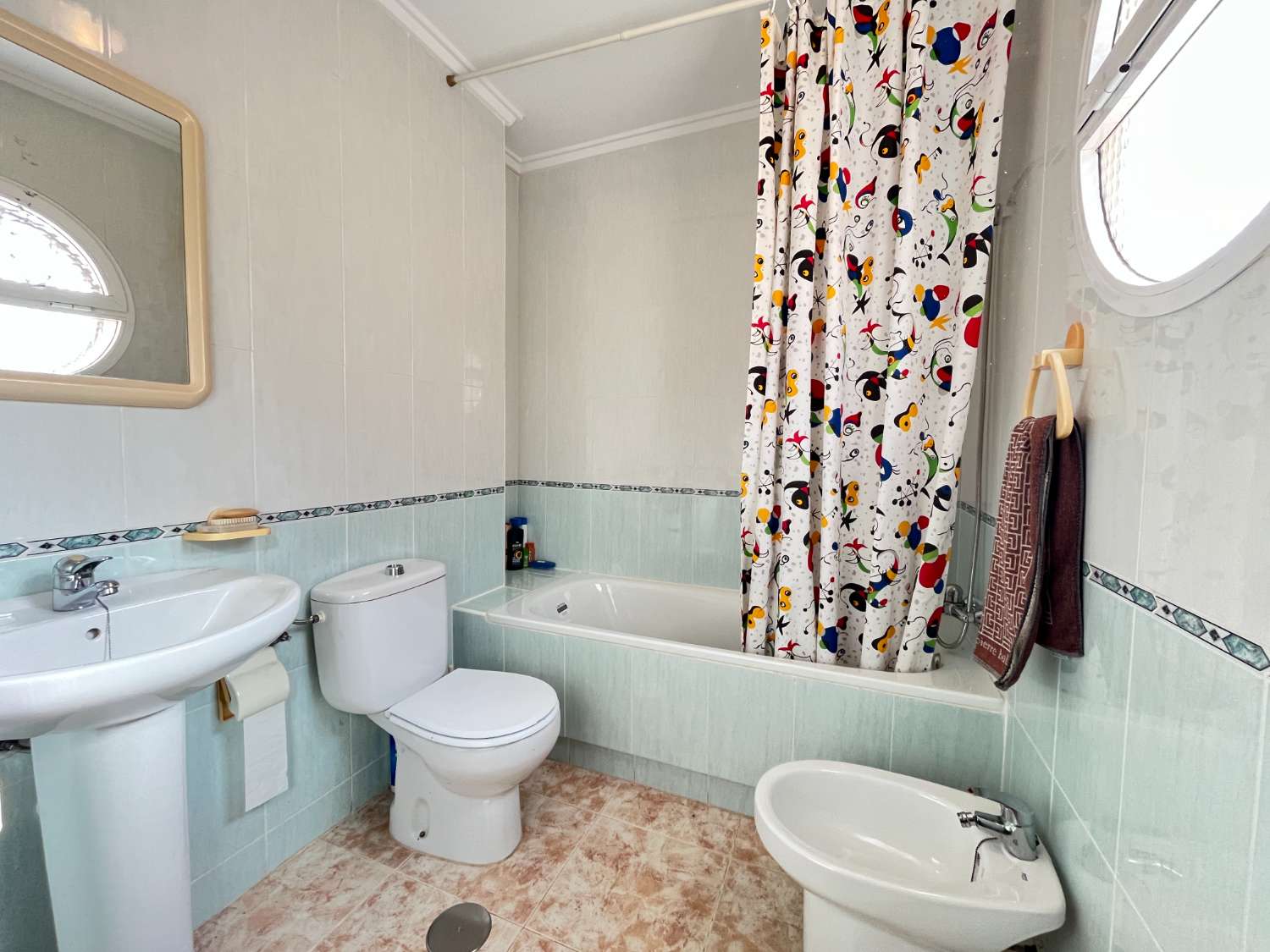 Casa de 2 dormitorios con piscina comunitaria en Playa Flamenca