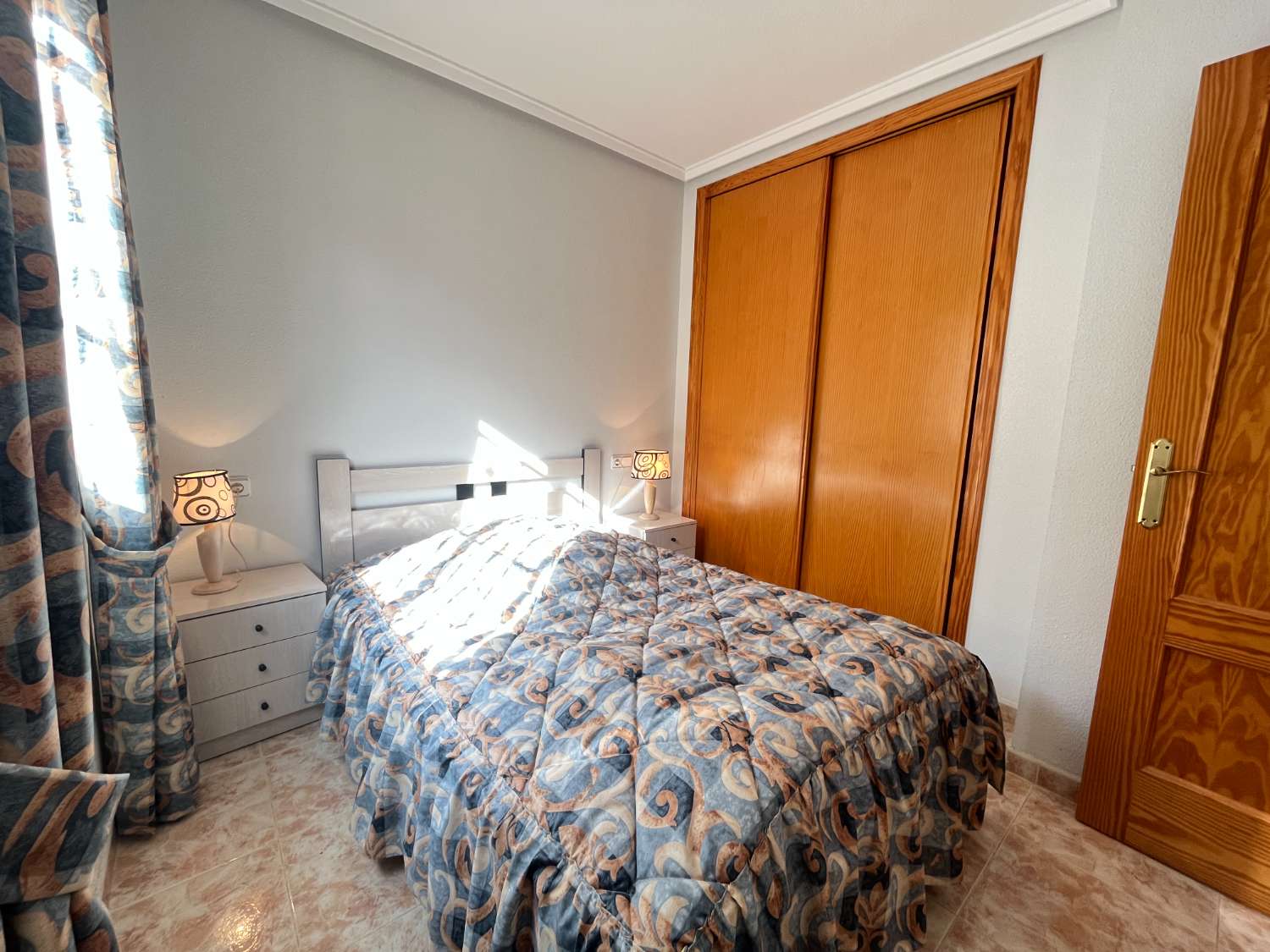 Casa de 2 dormitorios con piscina comunitaria en Playa Flamenca