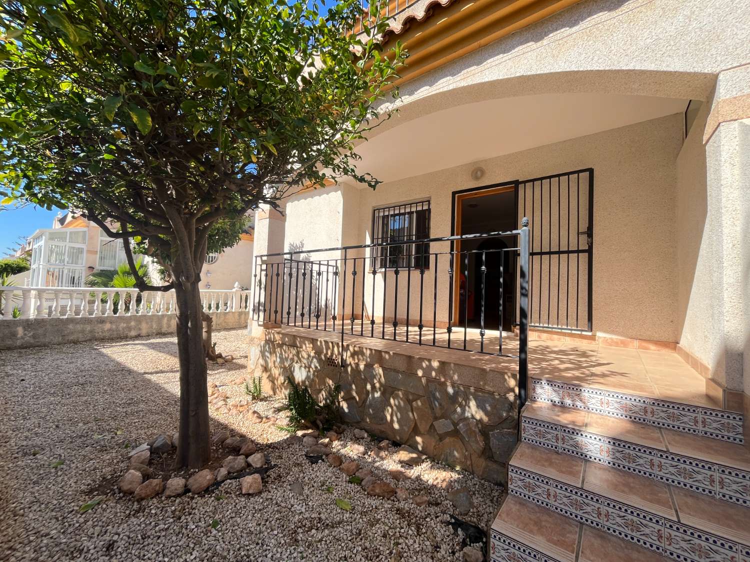 Casa de 2 dormitorios con piscina comunitaria en Playa Flamenca