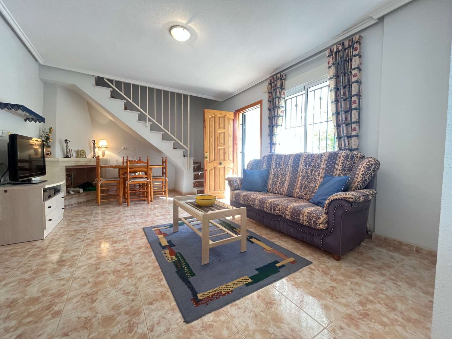 Casa de 2 dormitorios con piscina comunitaria en Playa Flamenca