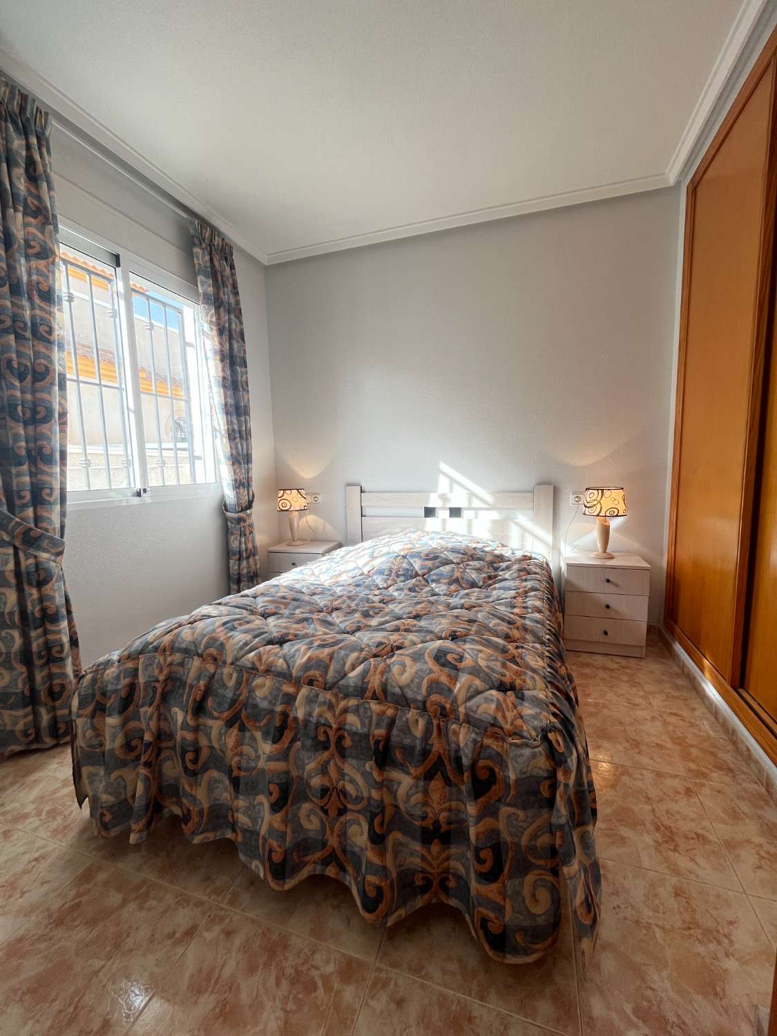 Casa de 2 dormitorios con piscina comunitaria en Playa Flamenca