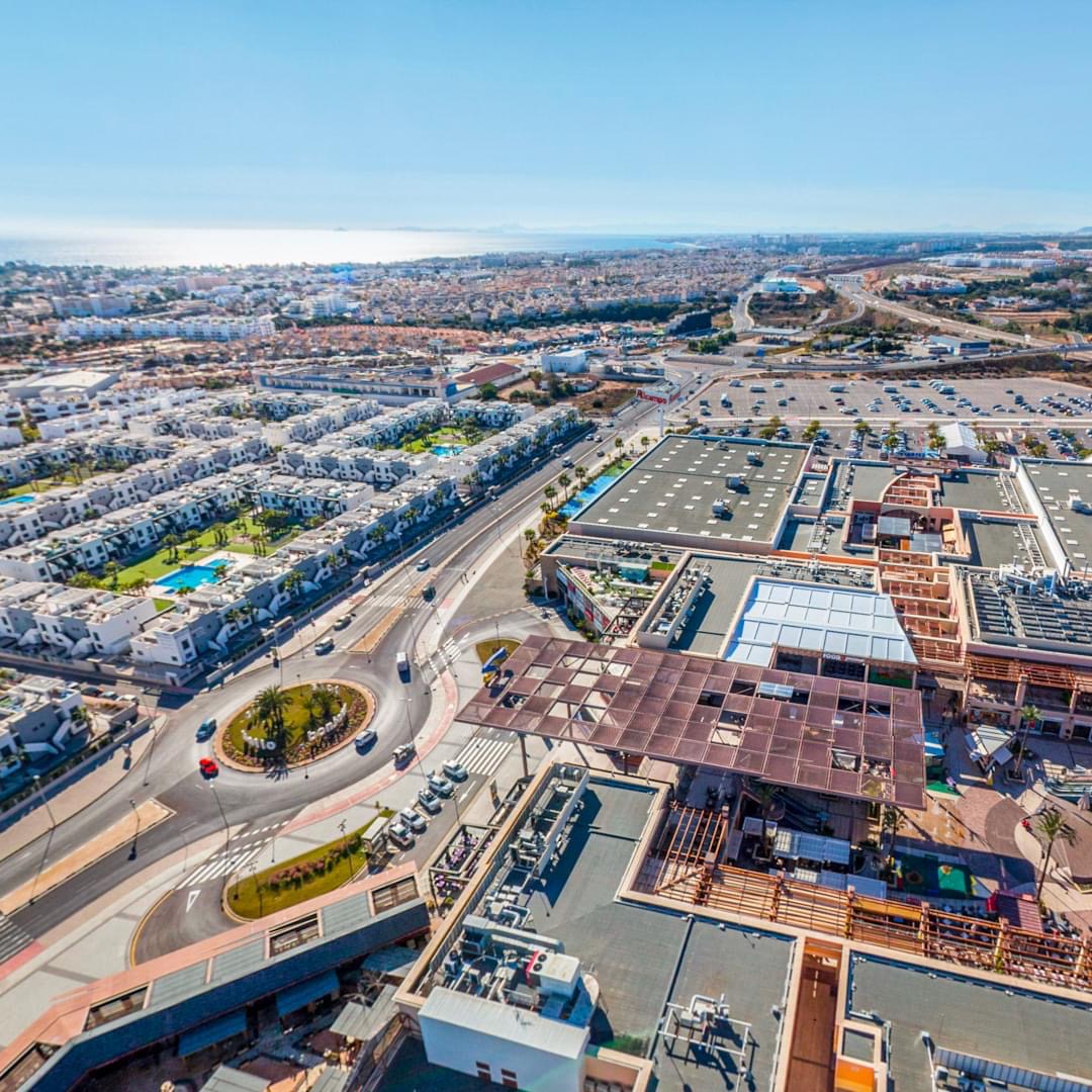 Casa de 2 dormitorios con piscina comunitaria en Playa Flamenca