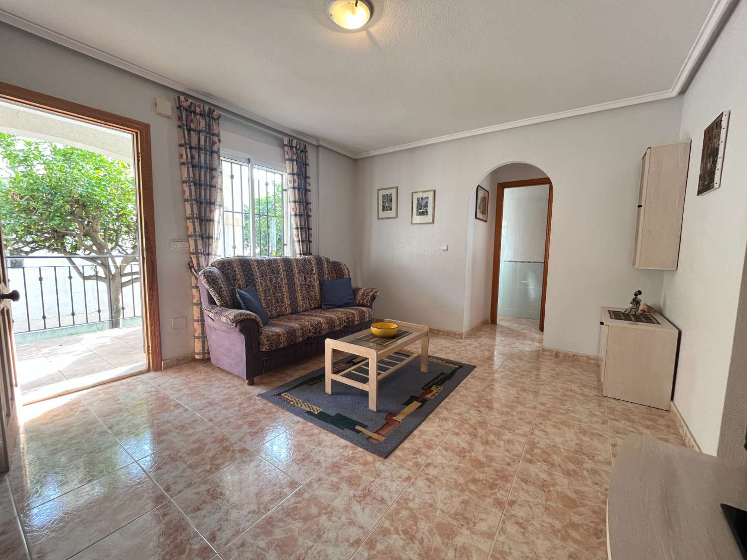 Casa de 2 dormitorios con piscina comunitaria en Playa Flamenca