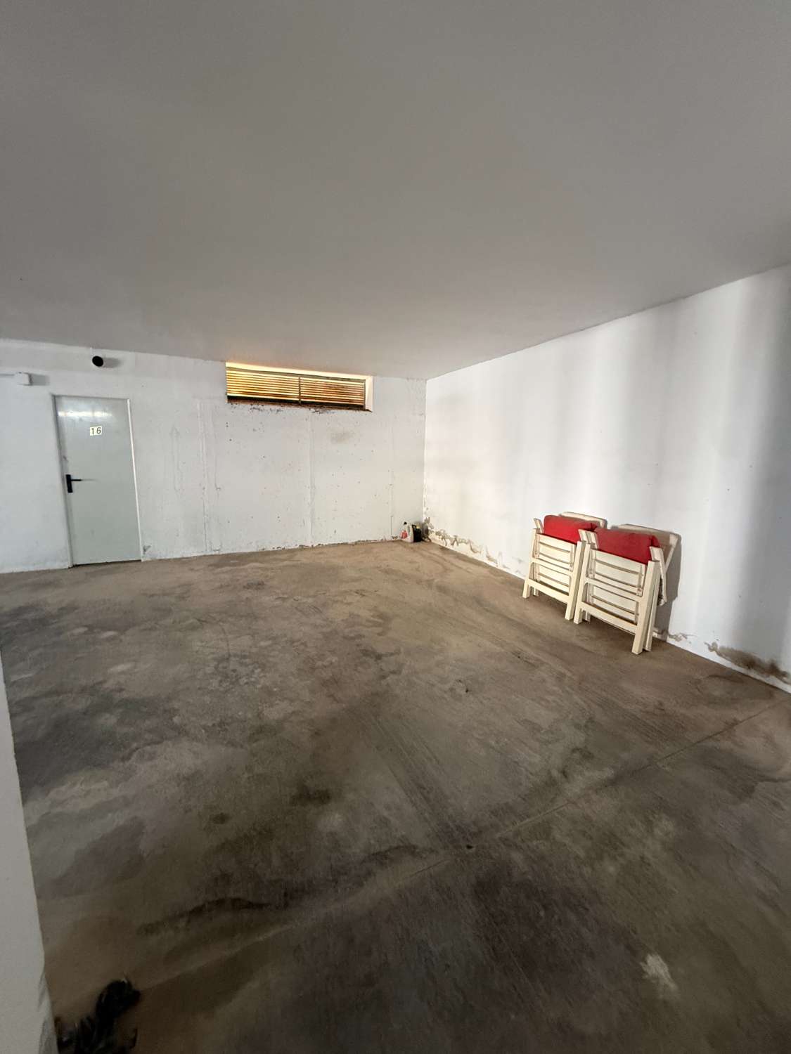 AMPLIO GARAJE DE 19m2