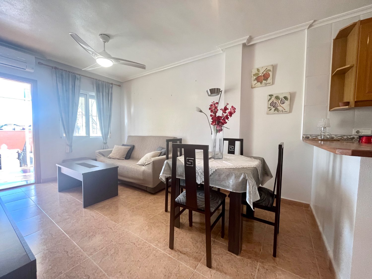 Bungalow de 2 dormitorios situado en Las Chismosas, Orihuela Costa