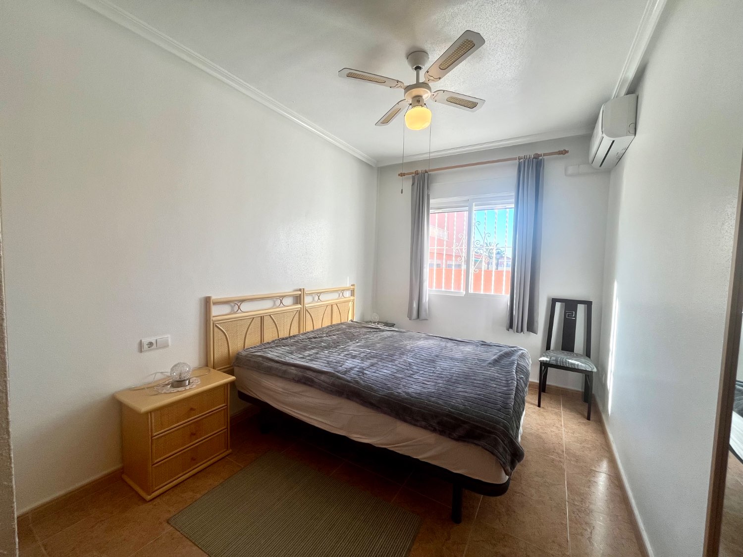 Bungalow de 2 dormitorios situado en Las Chismosas, Orihuela Costa