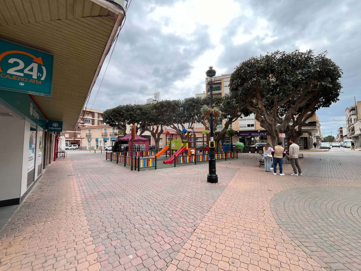 Apartamento de 2 dormitorios con terraza y baño reformado