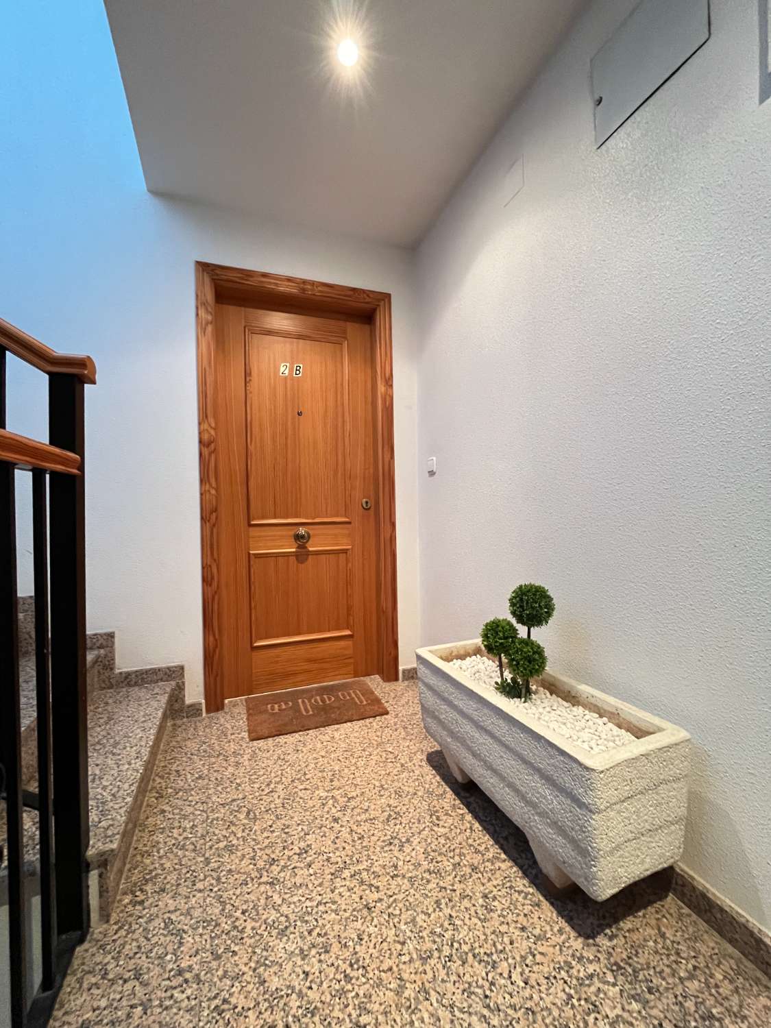 Apartamento de 2 dormitorios con terraza y baño reformado