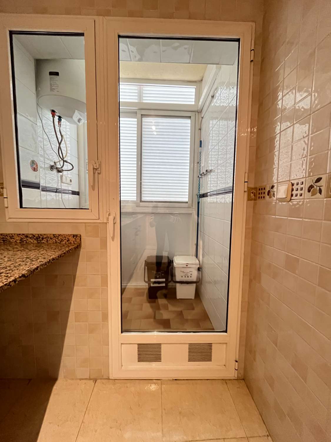 Apartamento de 2 dormitorios con terraza y baño reformado