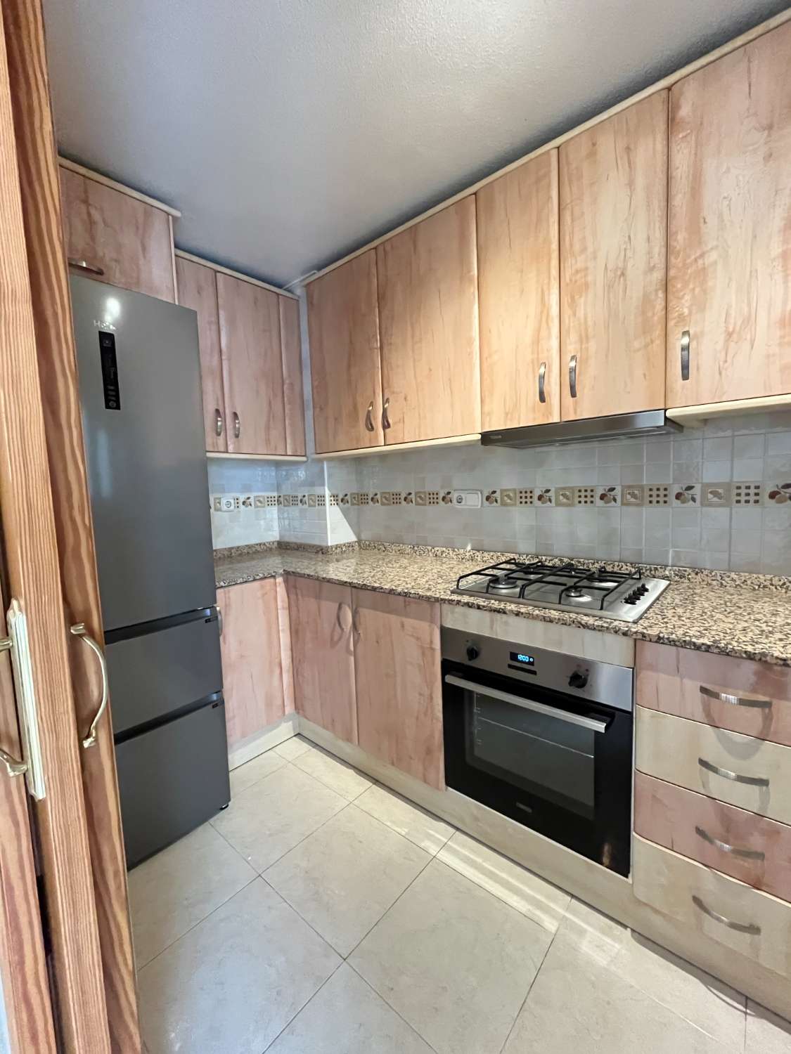 Apartamento de 2 dormitorios con terraza y baño reformado