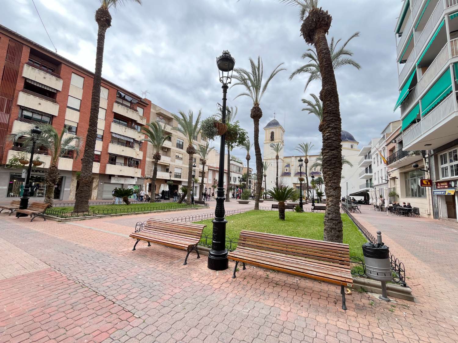 Apartamento de 2 dormitorios con terraza y baño reformado