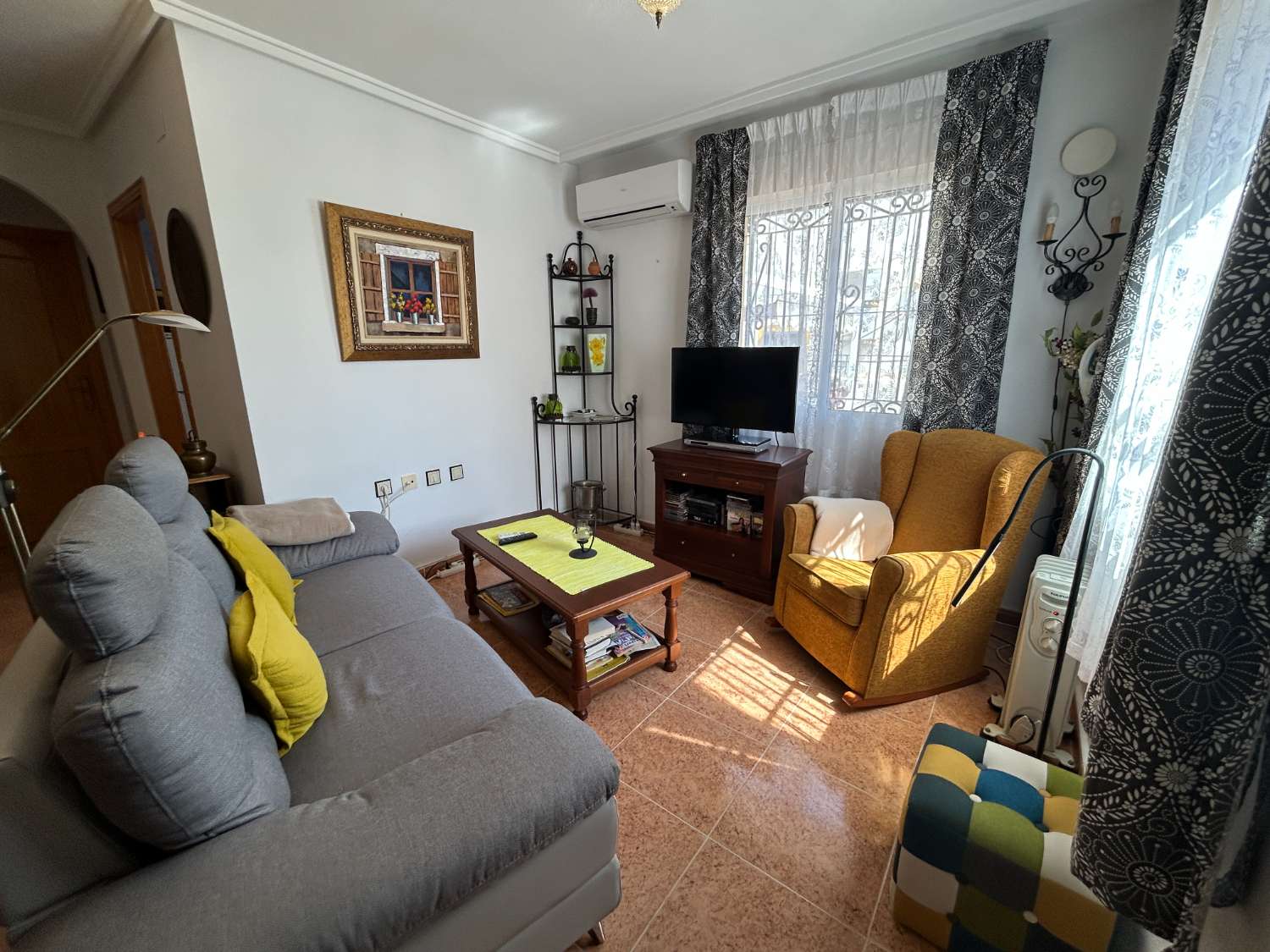 Precioso dúplex en Dream Hills, orientado al sur.