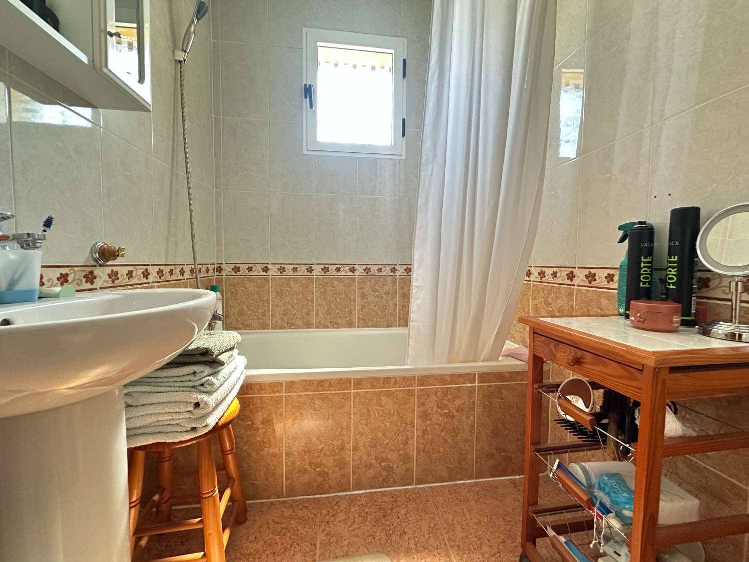 Precioso dúplex en Dream Hills, orientado al sur.