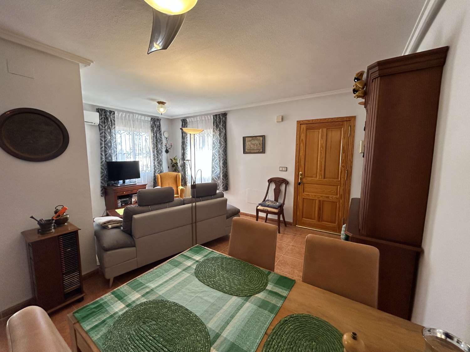 Precioso dúplex en Dream Hills, orientado al sur.