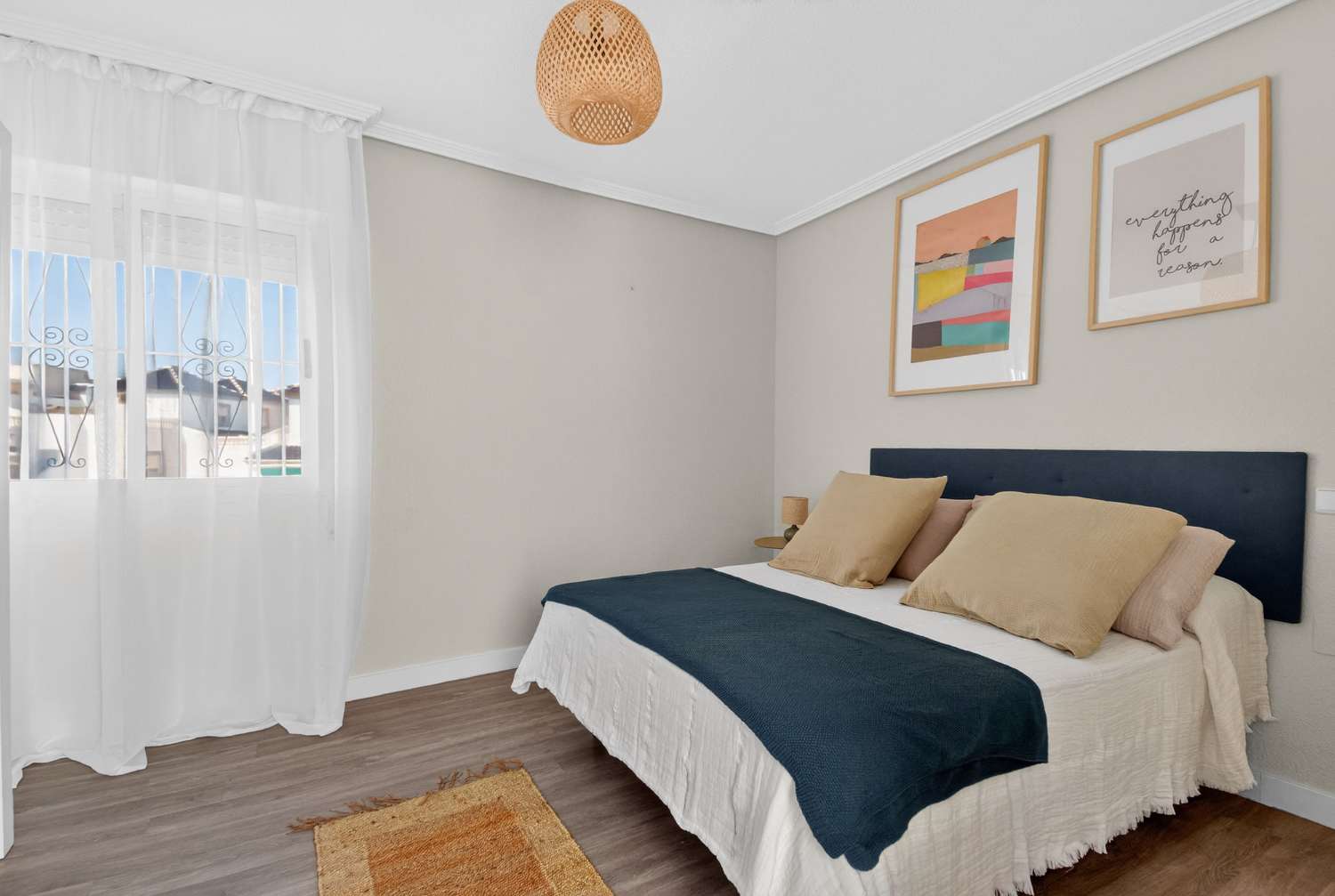 Perfecto bungalow de tres dormitorios totalmente reformado.