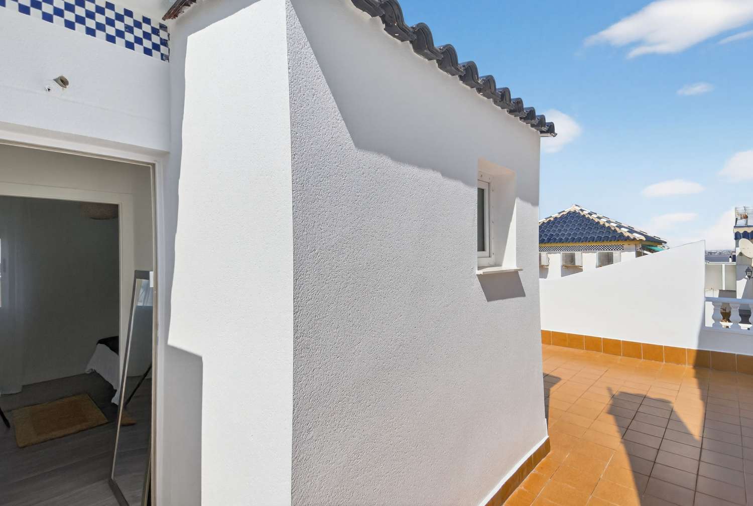 Perfecto bungalow de tres dormitorios totalmente reformado.