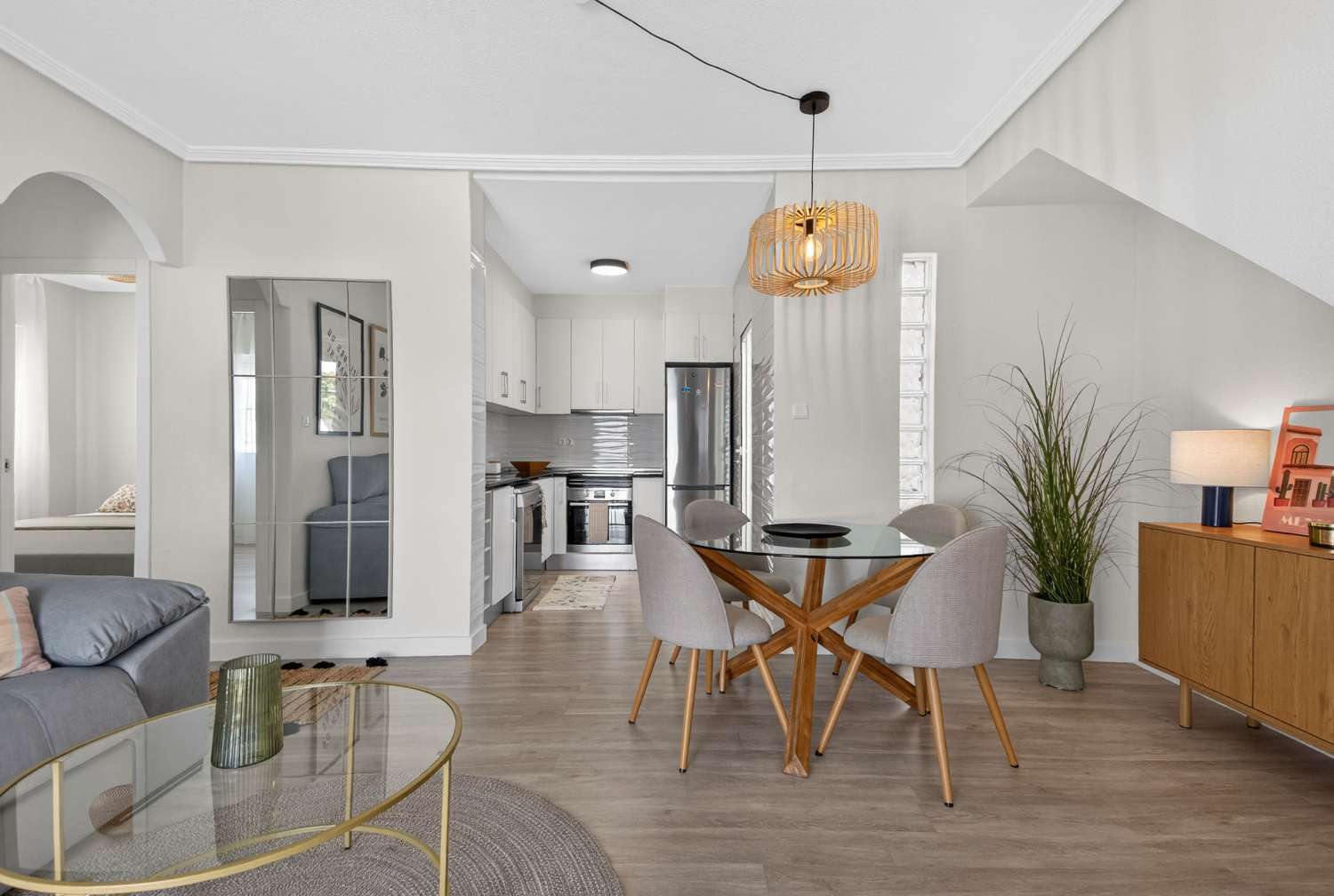 Perfecto bungalow de tres dormitorios totalmente reformado.