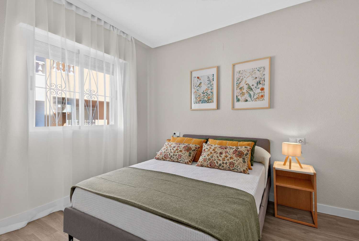 Perfecto bungalow de tres dormitorios totalmente reformado.