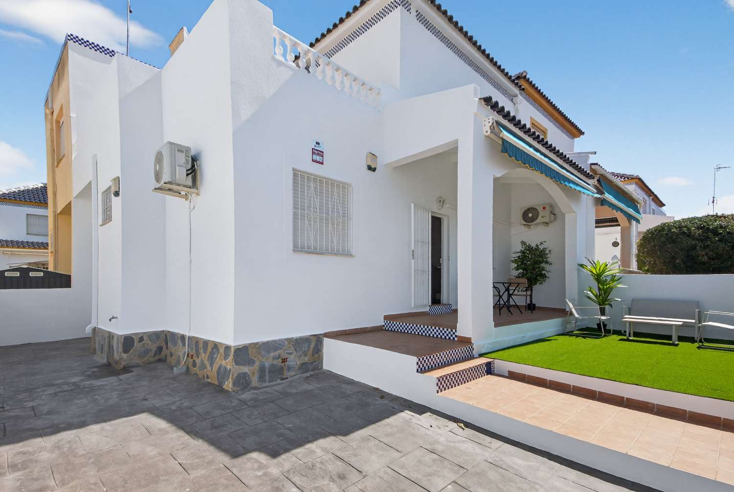 Perfecto bungalow de tres dormitorios totalmente reformado.