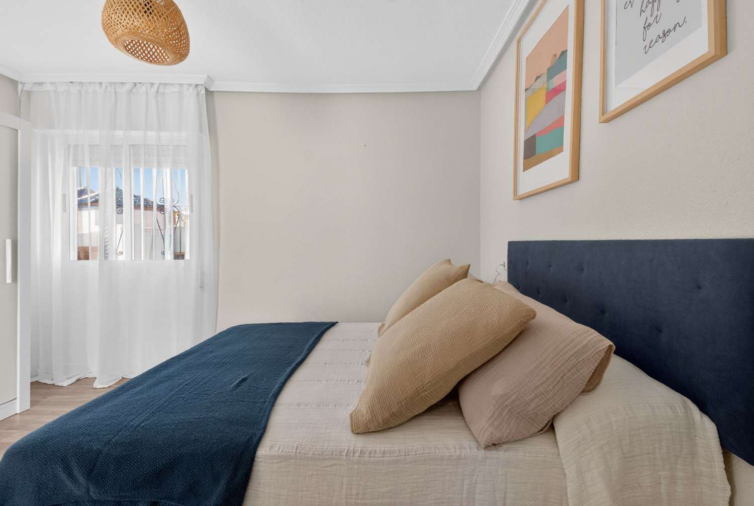 Perfecto bungalow de tres dormitorios totalmente reformado.