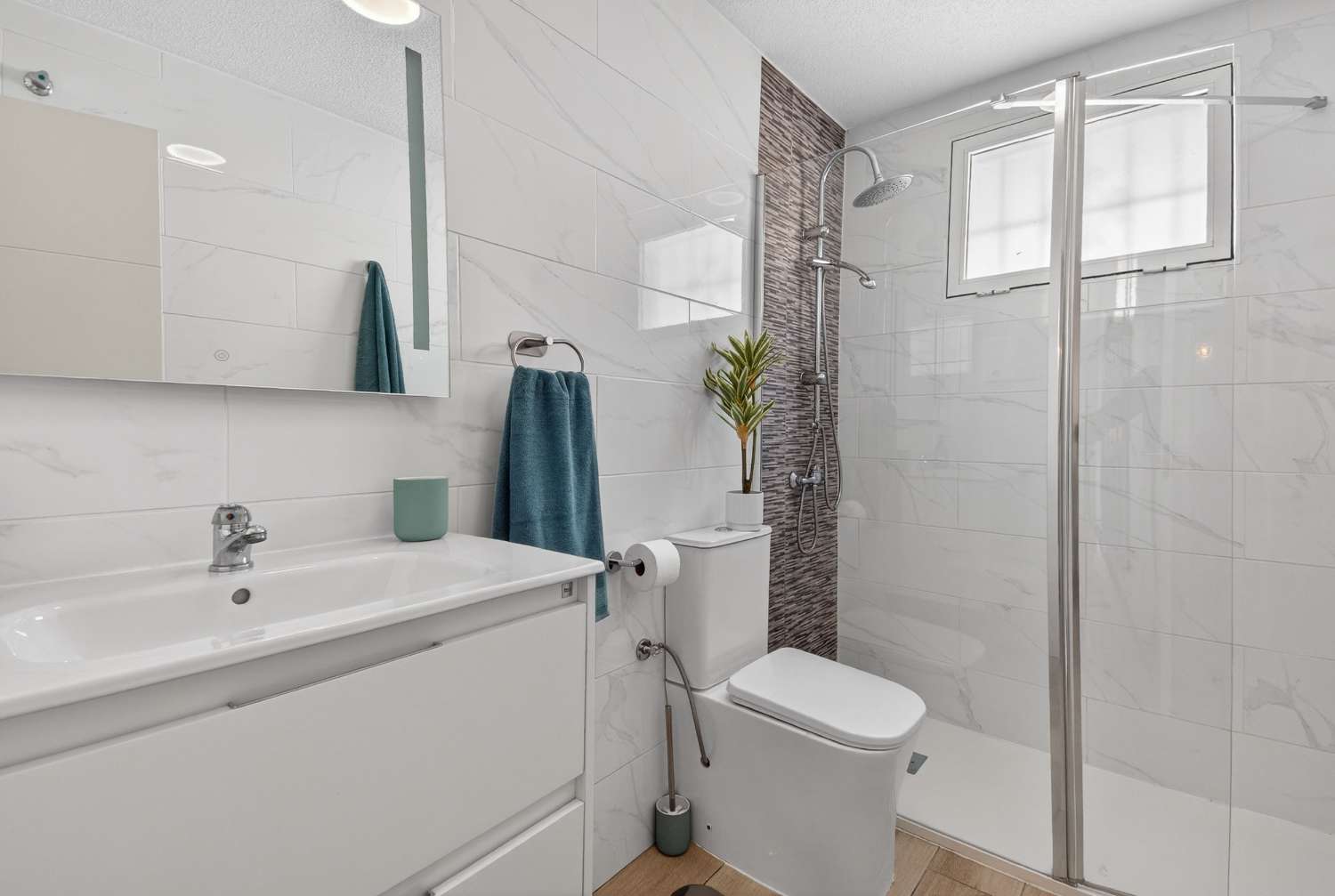 Perfecto bungalow de tres dormitorios totalmente reformado.