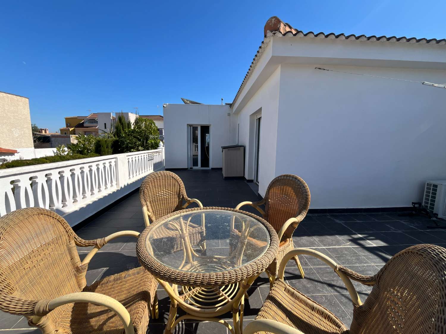 Precioso chalet renovado con 3 dormitorios y piscina privada