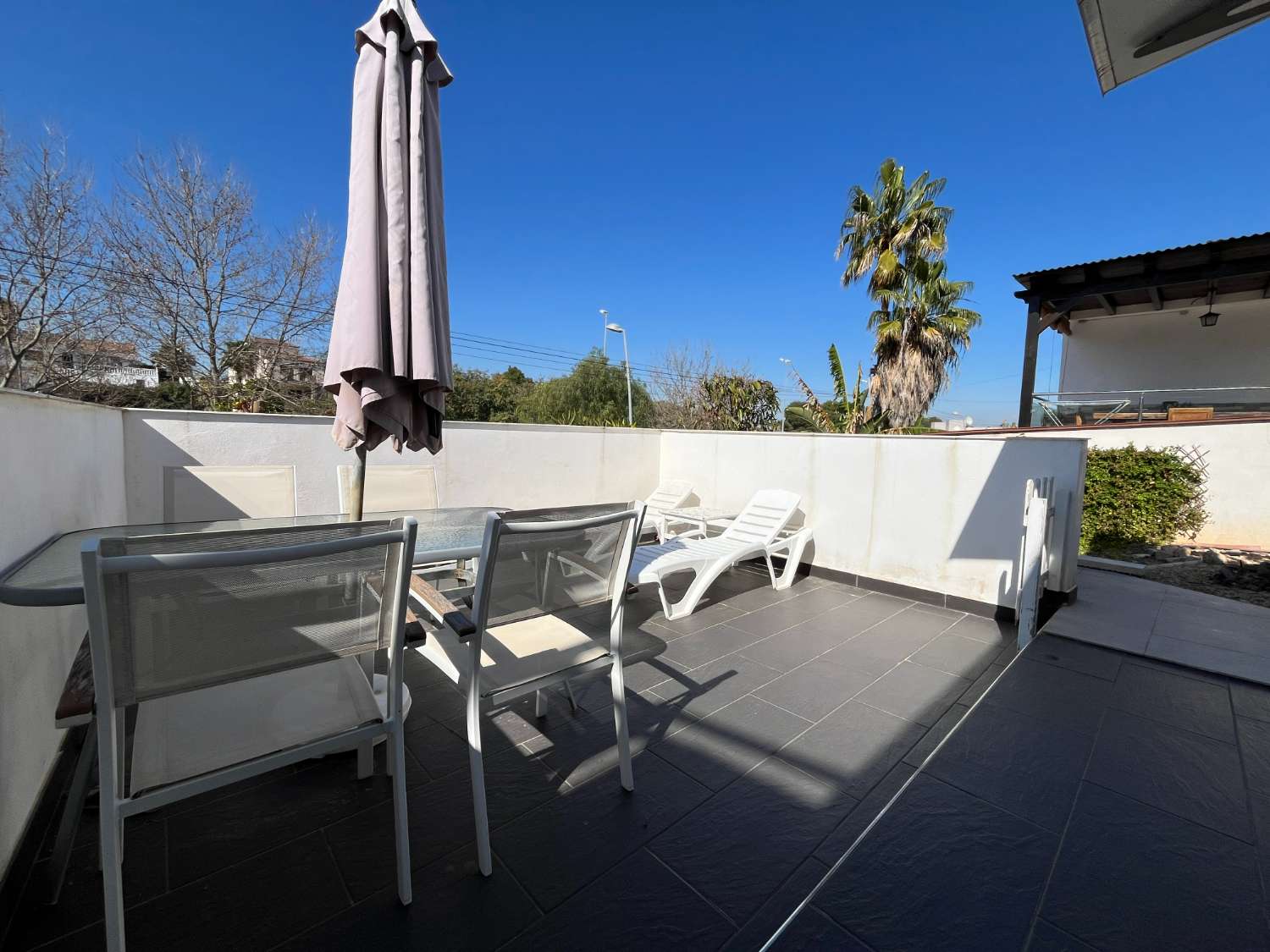 Precioso chalet renovado con 3 dormitorios y piscina privada