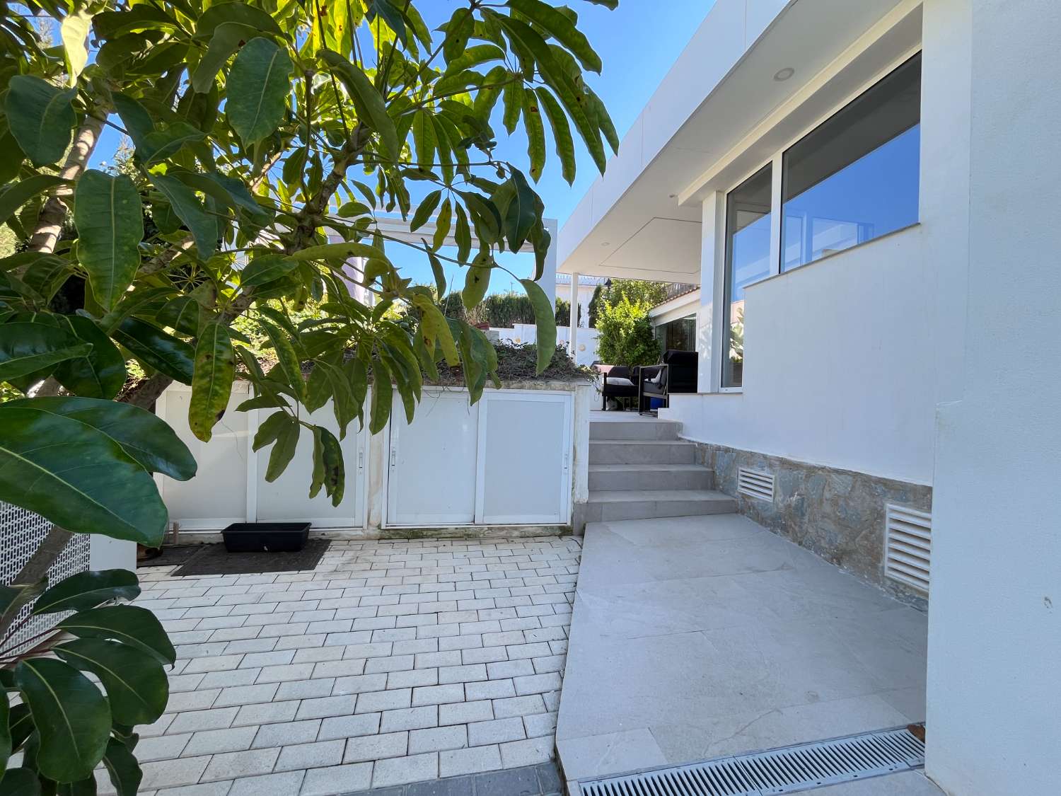 Precioso chalet renovado con 3 dormitorios y piscina privada