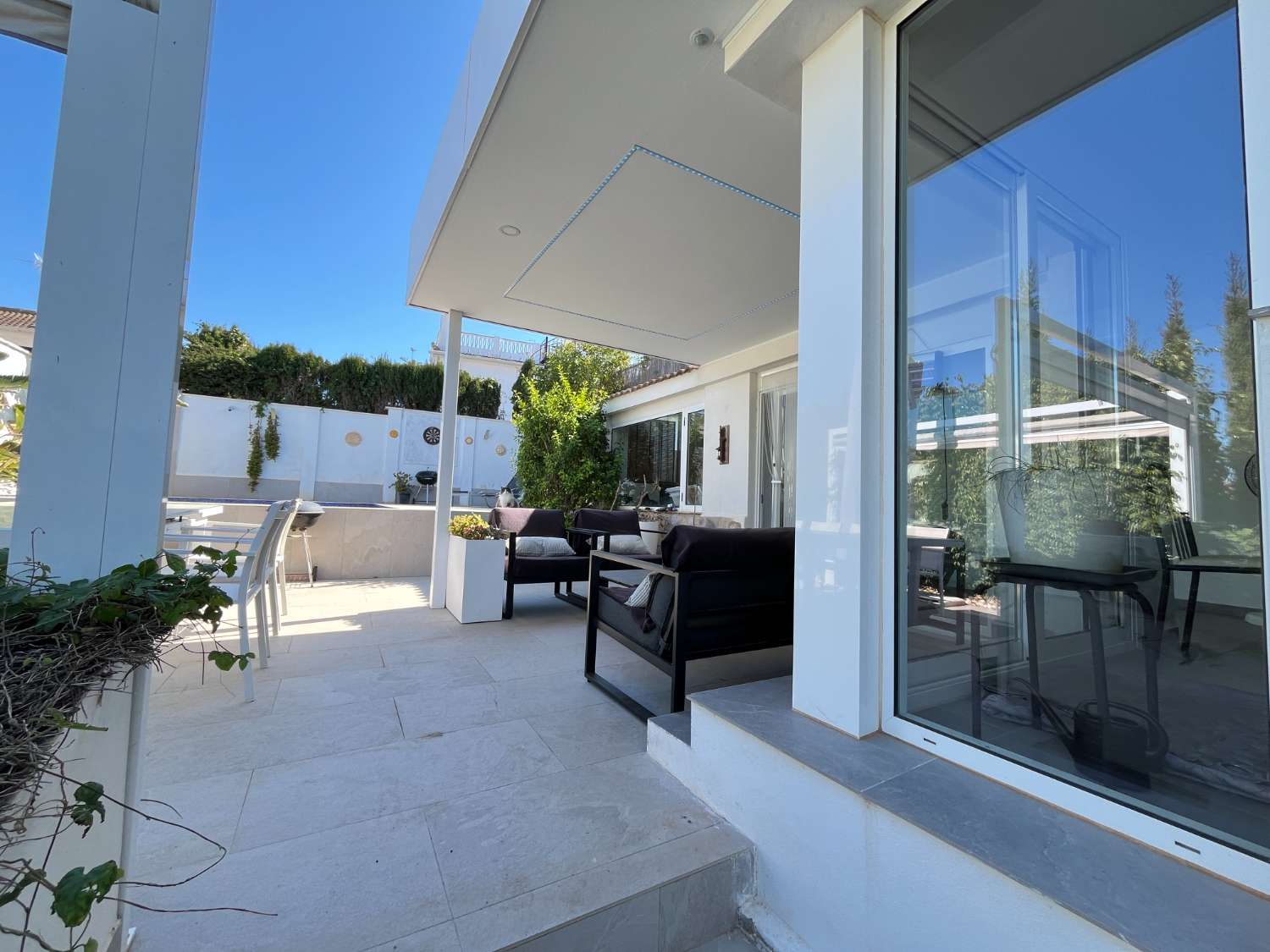 Precioso chalet renovado con 3 dormitorios y piscina privada