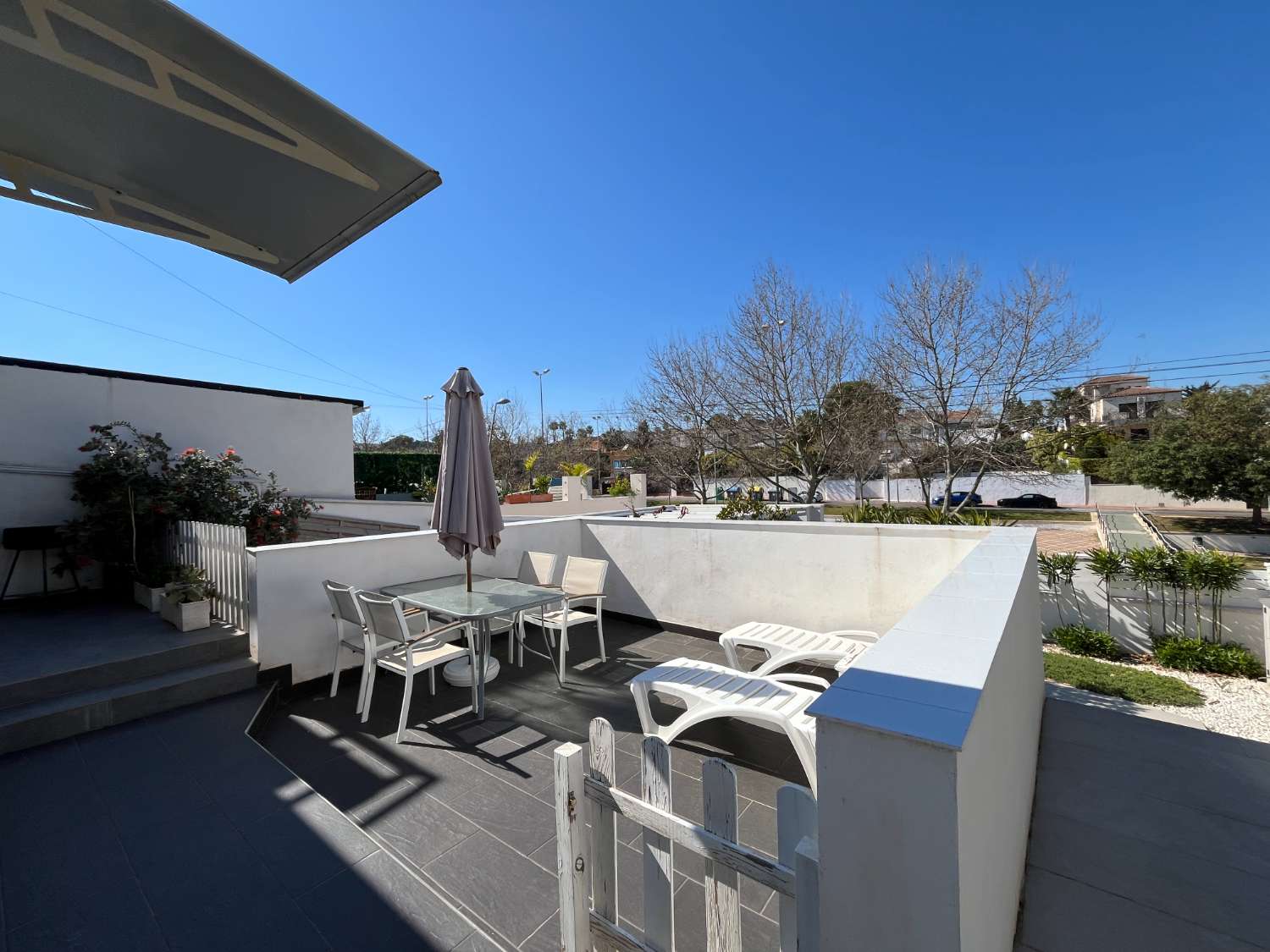 Precioso chalet renovado con 3 dormitorios y piscina privada