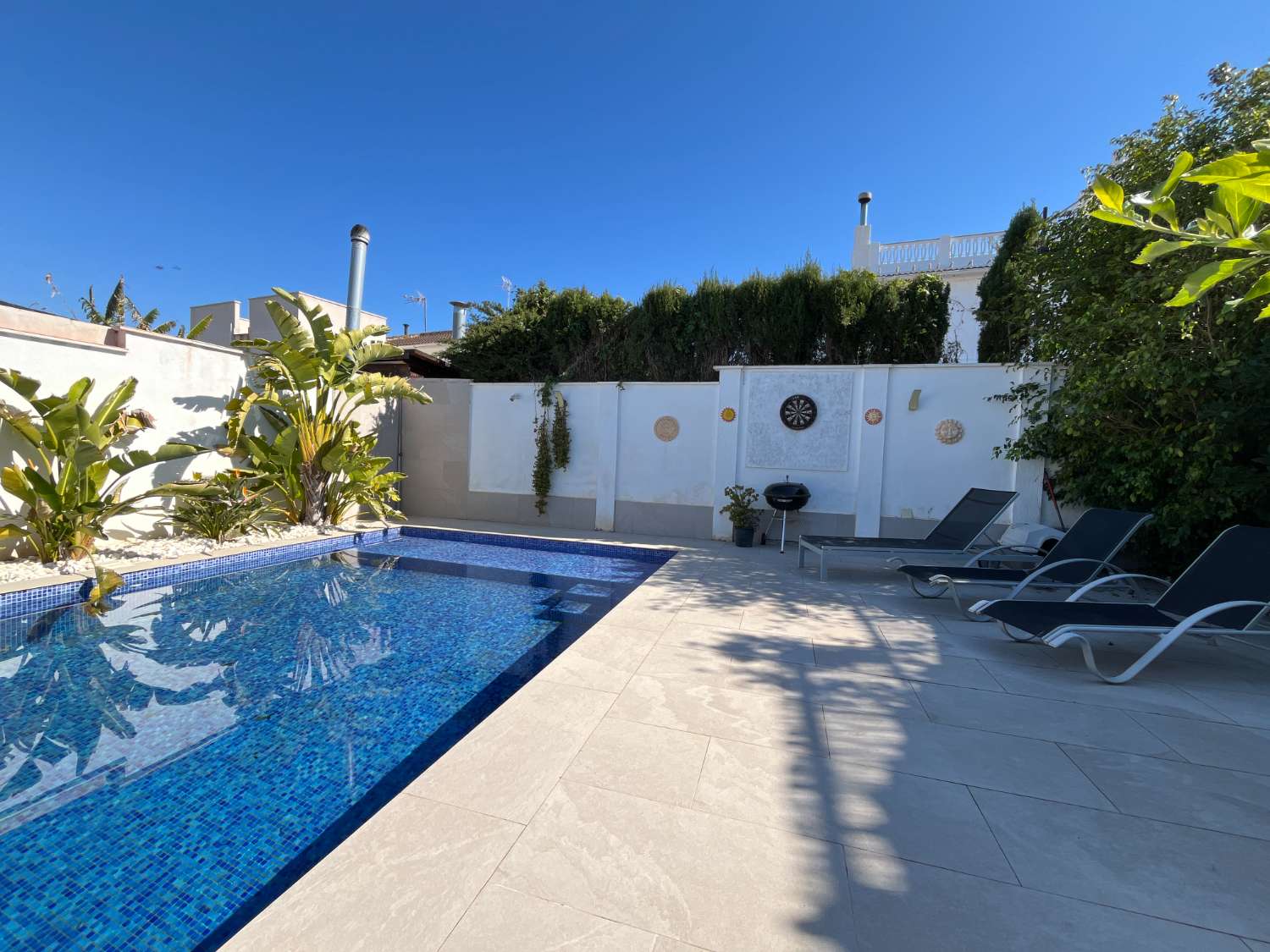 Precioso chalet renovado con 3 dormitorios y piscina privada